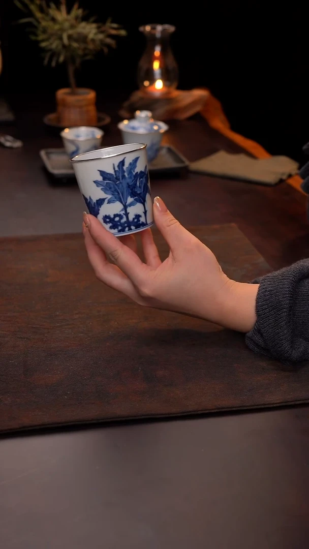 景德镇仿明青花手绘芭蕉可乐杯包银口