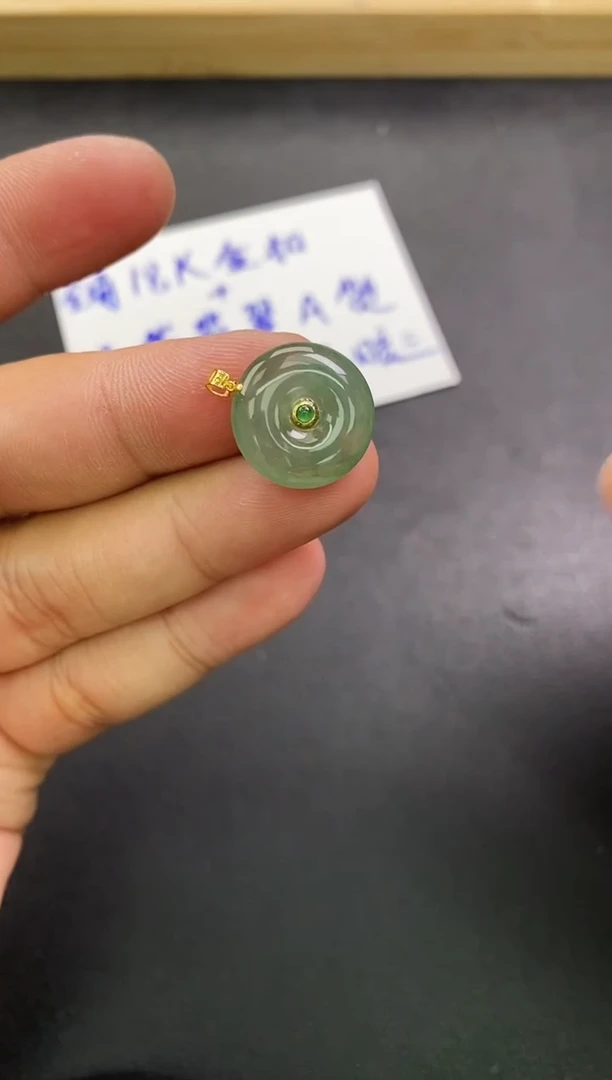 颈饰18K金镶嵌翡翠天然翡翠A货赠皮绳