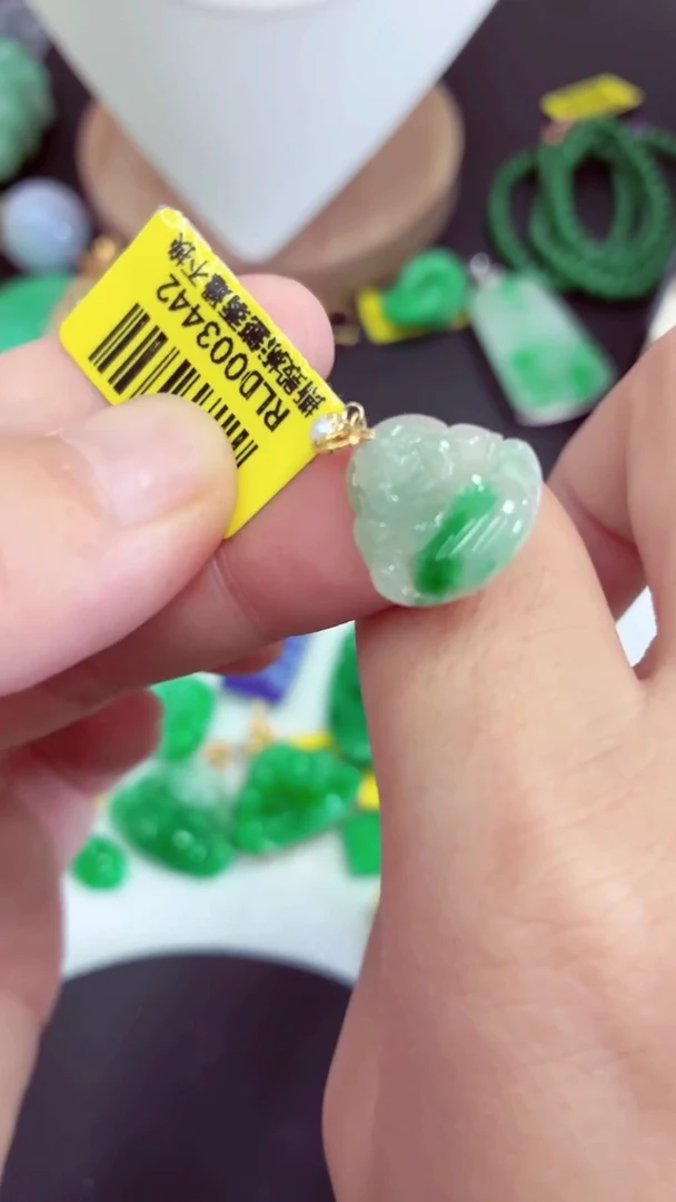 吊坠(不含链)18K金镶嵌翡翠挂件