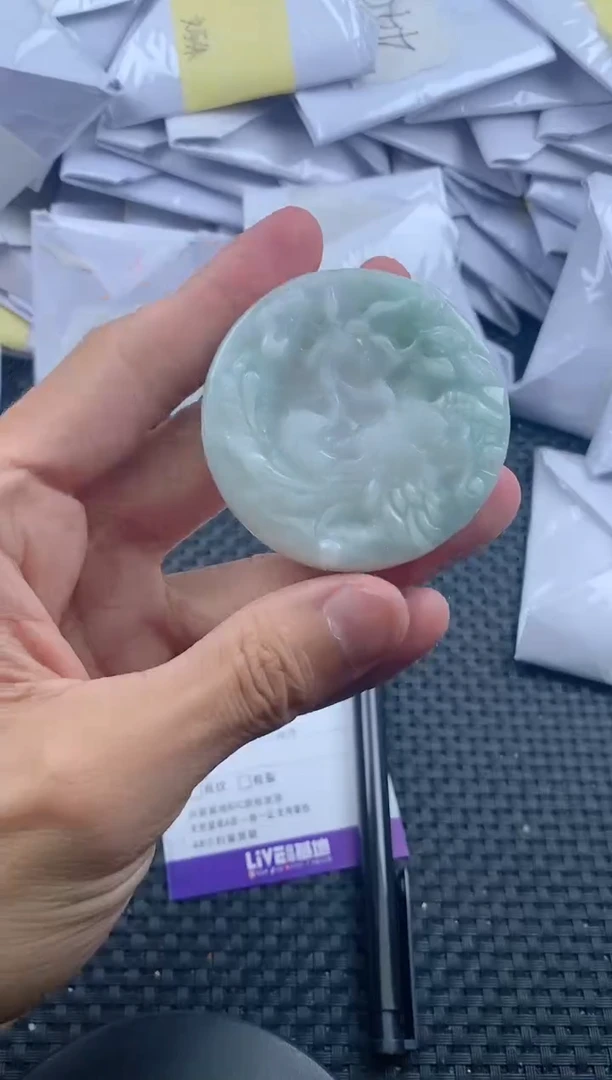 翡翠未镶嵌颈饰