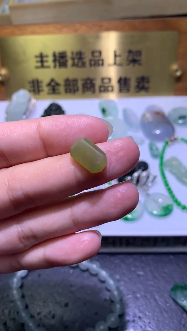 未镶嵌定制翡翠毛货