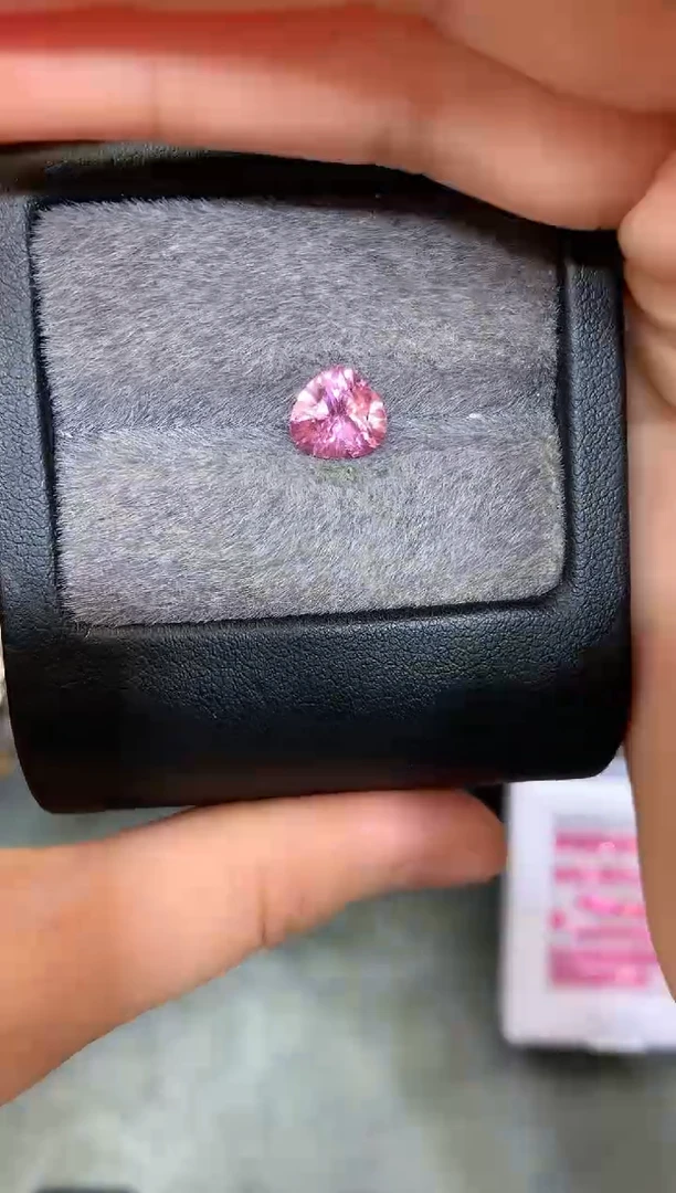 【闪购商品】定制尖晶石裸石未镶嵌三角 粉色调 2.05ct