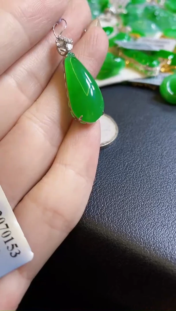 【闪购商品】定制翡翠18K金镶嵌瓜