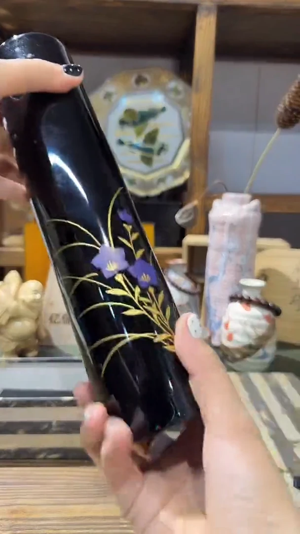 内里铜胎花瓶············