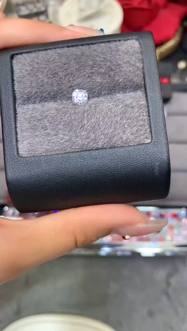 未镶嵌裸石定制尖晶石椰****！枕型 金属色调 0.90ct