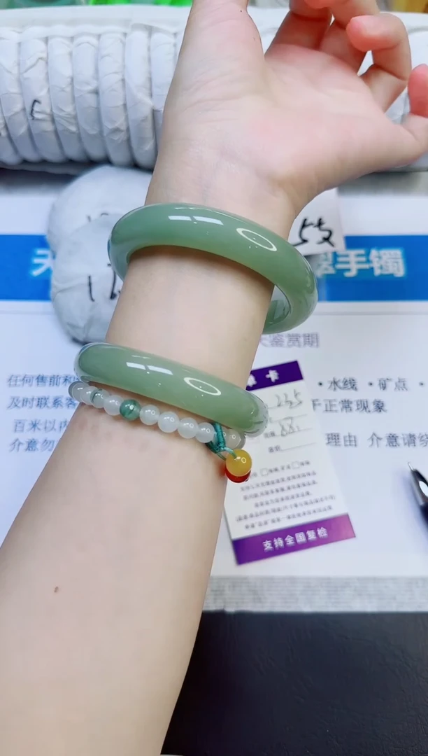 石英质玉手镯未镶嵌235/58