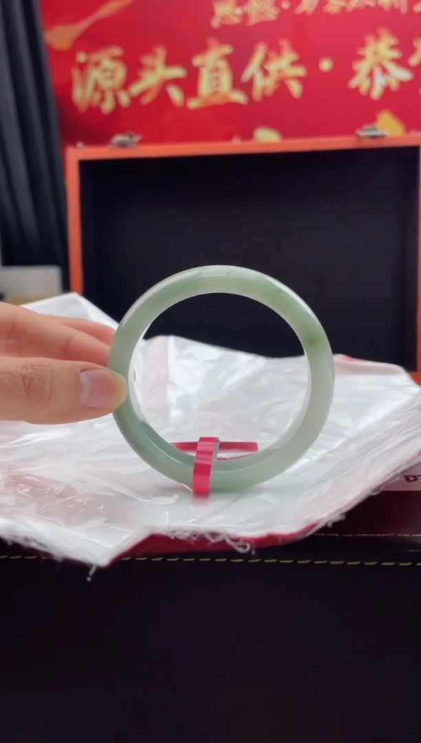 【闪购商品】翡翠手镯未镶嵌7翡翠手镯（微瑕）