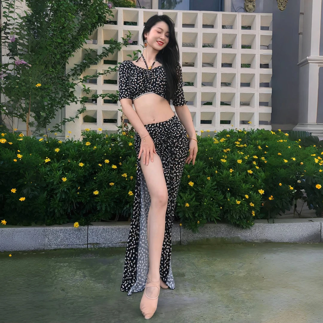 肚皮舞新款时尚花色可挂脖上衣双开叉显瘦长裙子练功服初学者团服