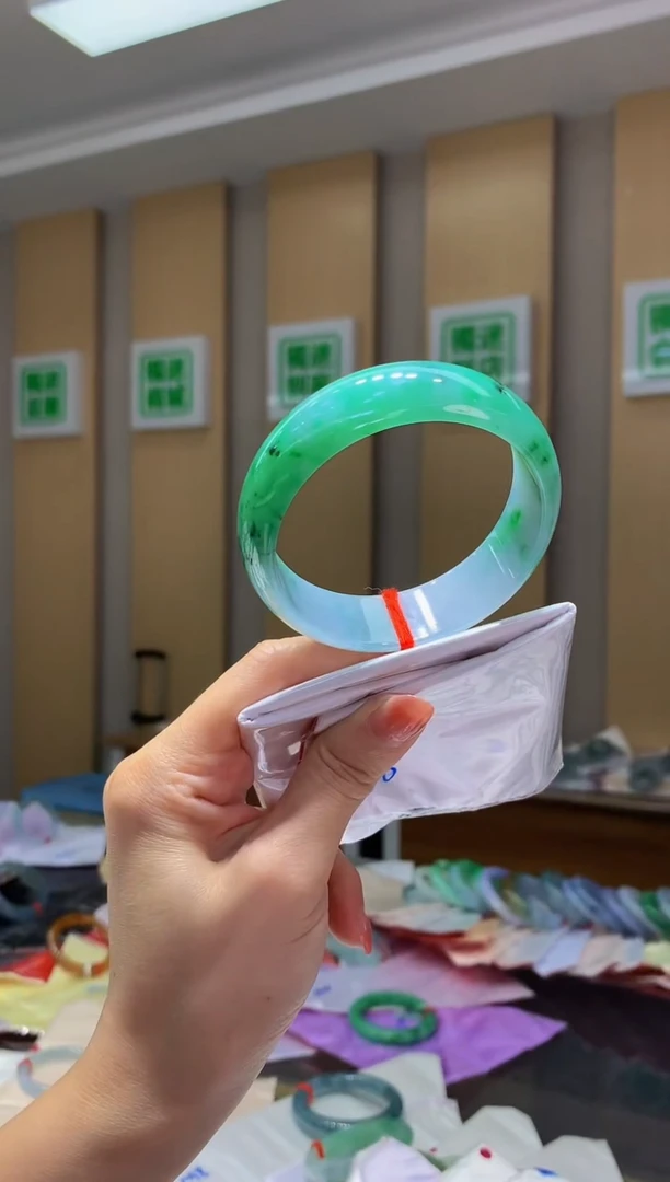 翡翠手镯未镶嵌-Q53 圈口59.1