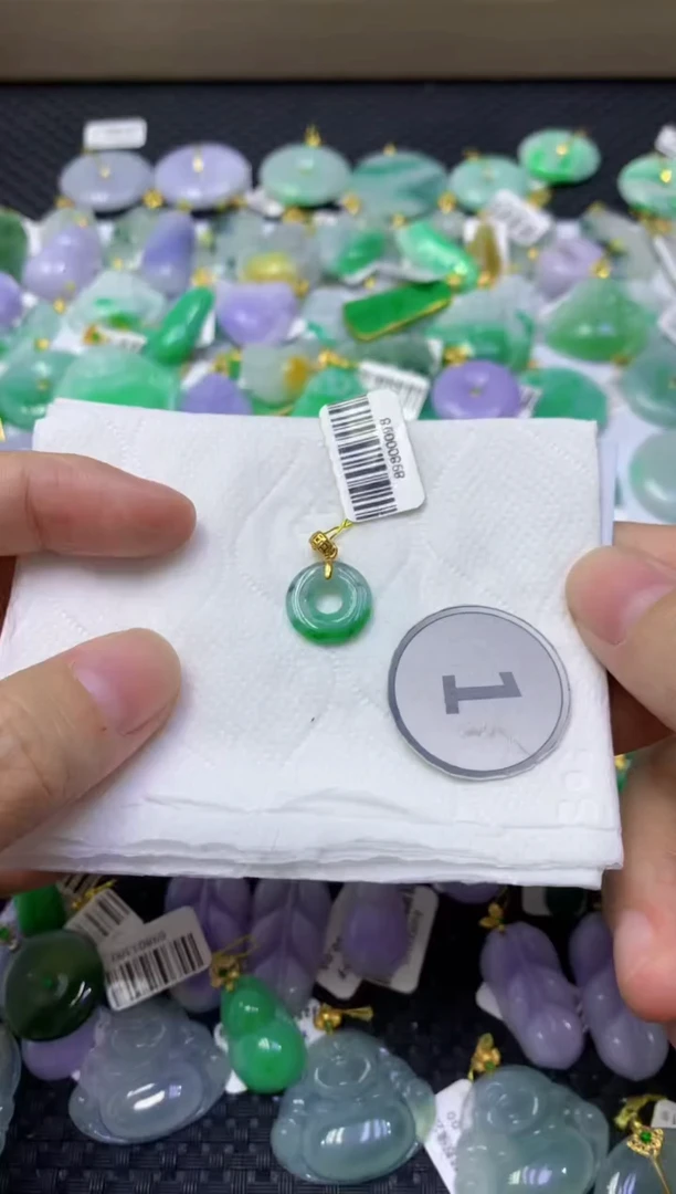 颈饰未镶嵌翡翠天然缅甸翡翠A货