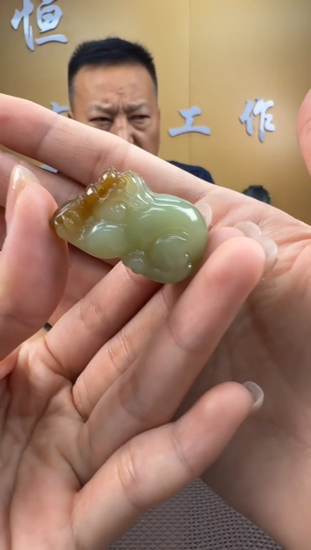 和田玉未镶嵌颈饰挂件