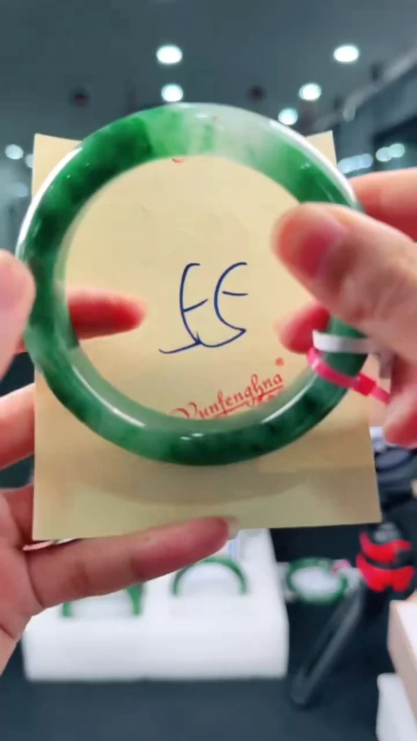 未镶嵌手镯石英质玉（非洲翠）天然非洲翠手镯未镶嵌55