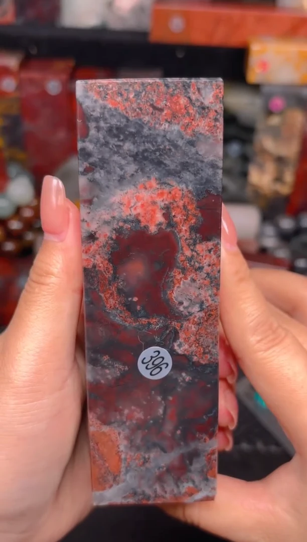 玉 桂林鸡血玉印章摆件 编号：396