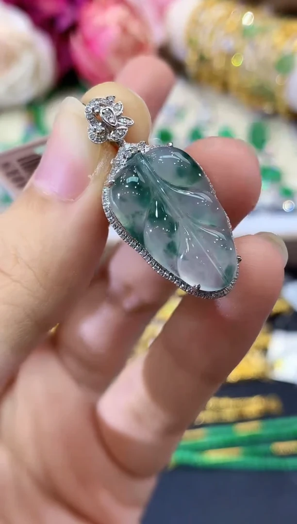 吊坠(不含链)18K金镶嵌翡翠B88