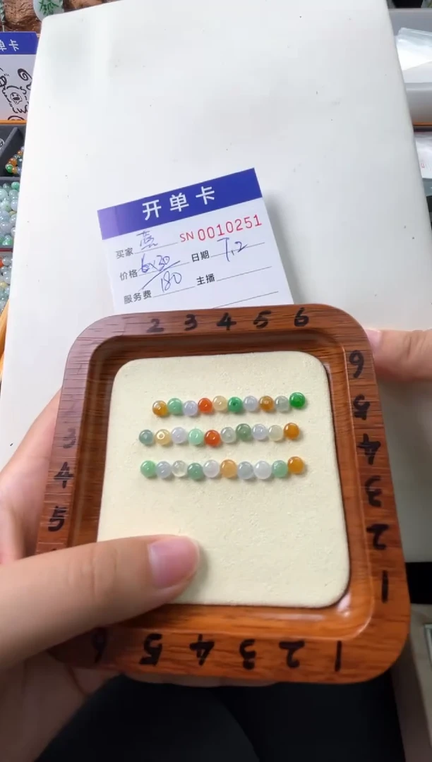 翡翠未镶嵌颈饰燕*毛00010251