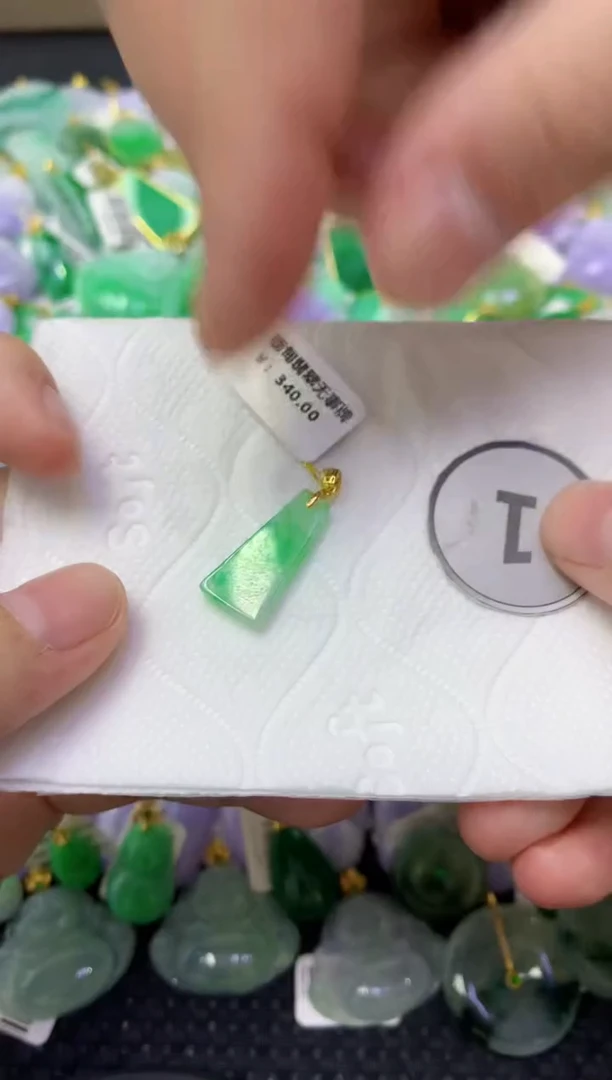 颈饰未镶嵌翡翠天然缅甸翡翠A货