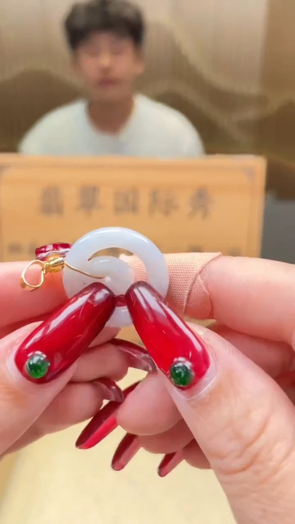 【闪购商品】翡翠颈饰未镶嵌      *5