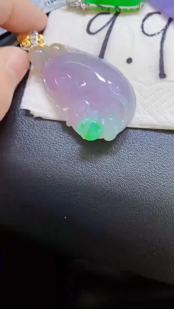 颈饰18K金镶嵌翡翠如意