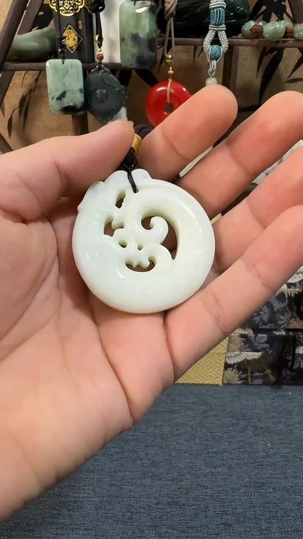 未镶嵌石英质玉笔搁 52古龙平安扣