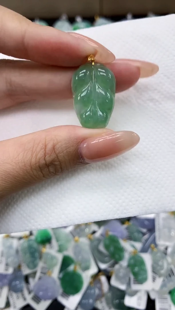 颈饰18K金镶嵌翡翠11111111111