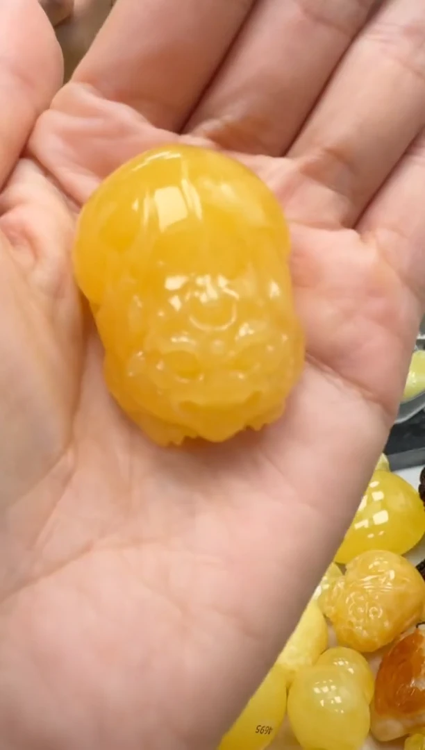 裸石琥珀未镶嵌如图