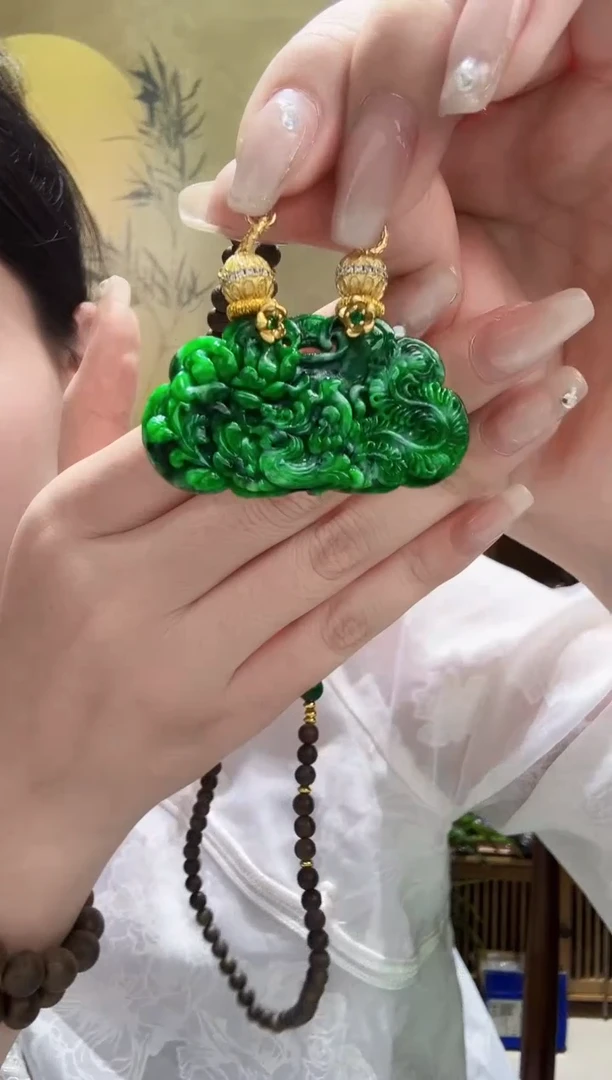 颈饰未镶嵌翡翠吊坠