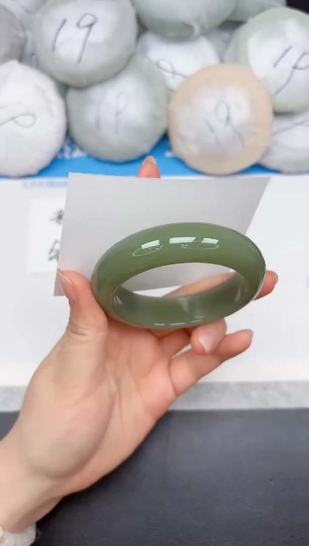 未镶嵌手镯石英质玉113/55.4