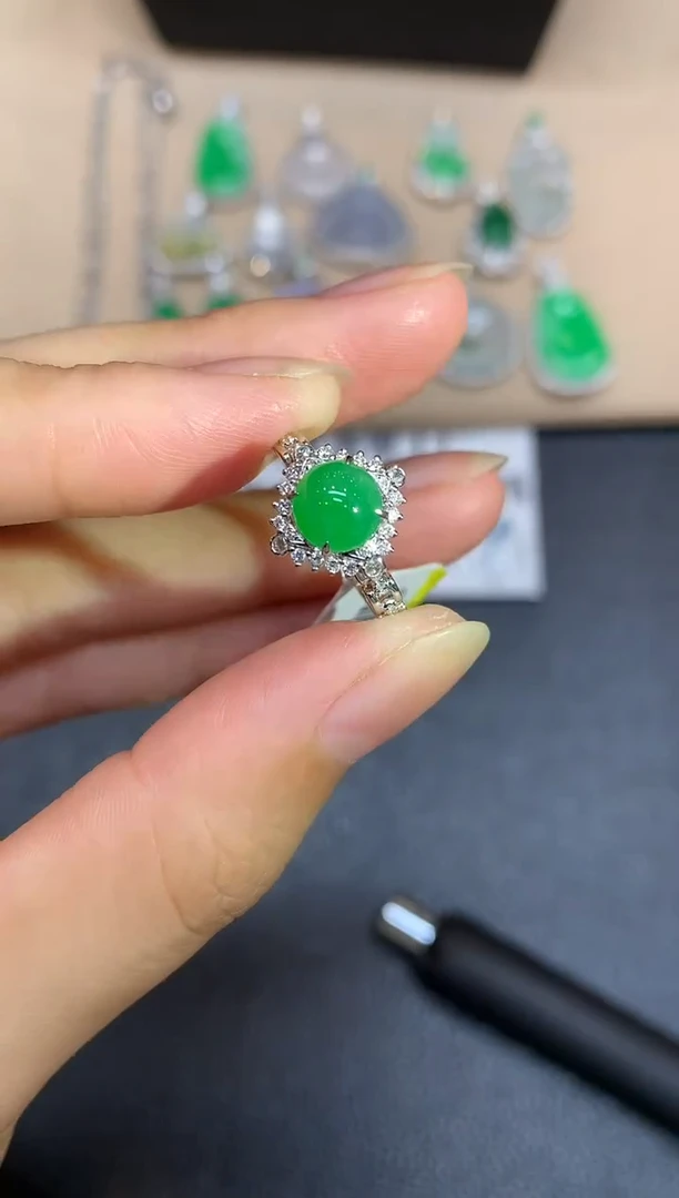 18K金镶嵌戒指翡翠蛋面【无服务费