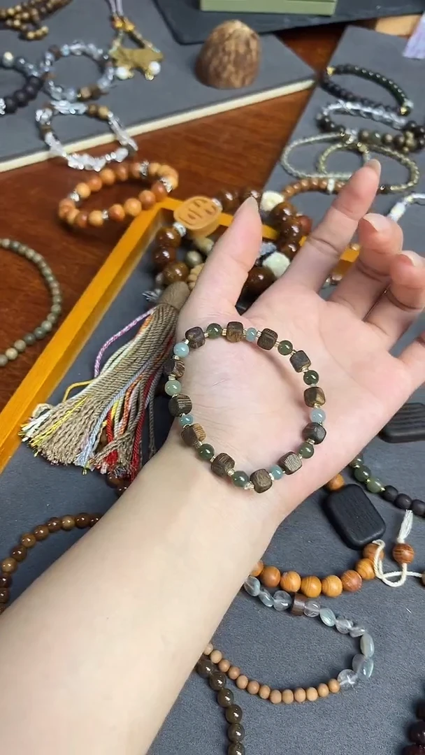 非洲檀香无事牌029莺歌绿6mm方糖+河田单圈