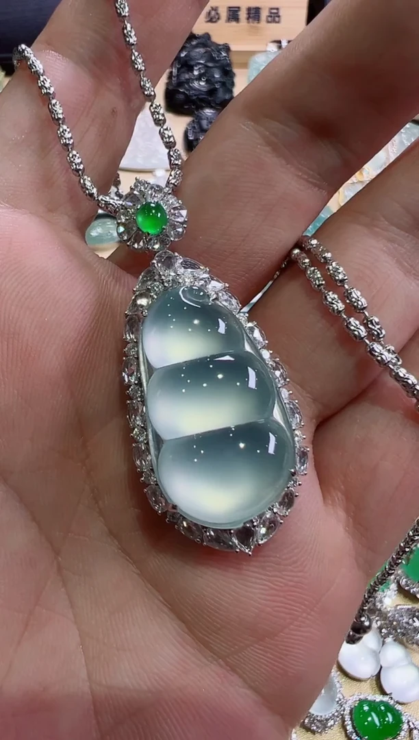 颈饰18K金镶嵌翡翠天然缅甸翡翠