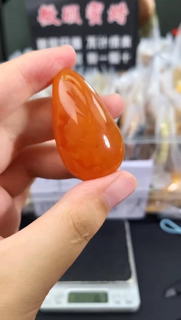 蜜蜡未镶嵌珠宝奇石44