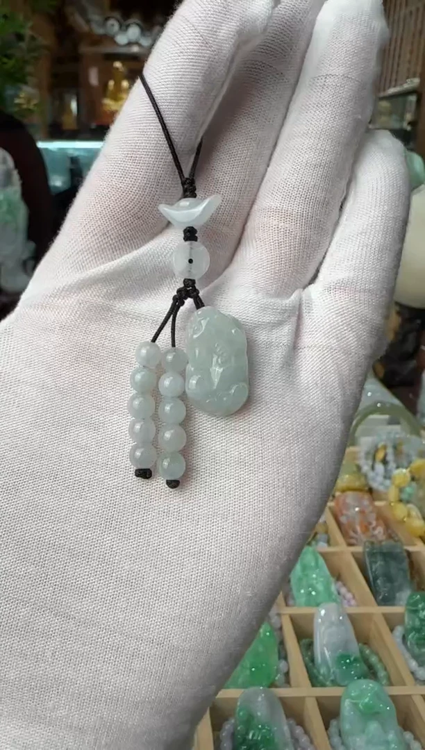 未镶嵌挂件翡翠手串