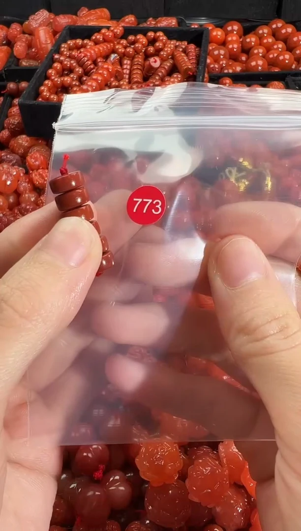 颈饰未镶嵌南红玛瑙1