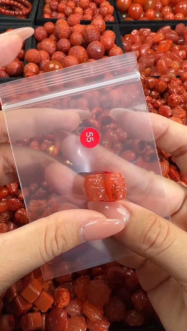 南红玛瑙未镶嵌颈饰1