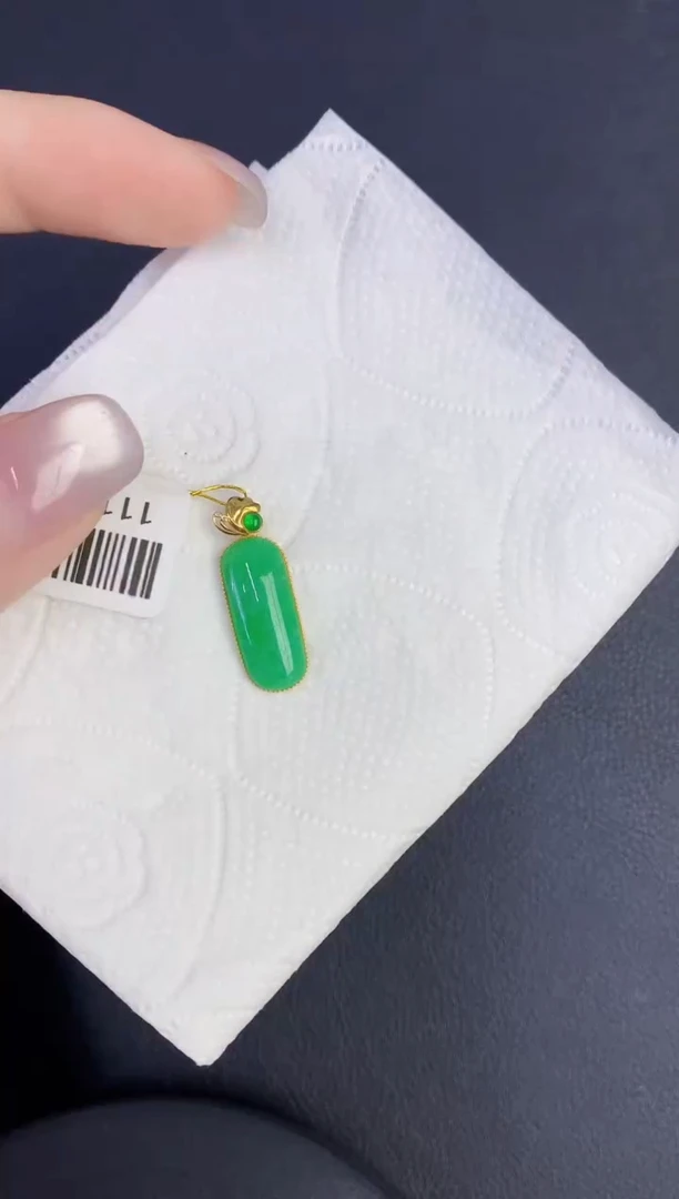 颈饰18K金镶嵌翡翠缅甸天然翡翠A货