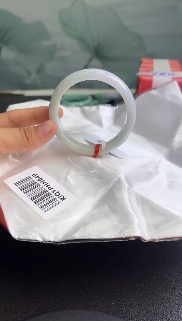 翡翠手镯未镶嵌翡翠手镯（微瑕）