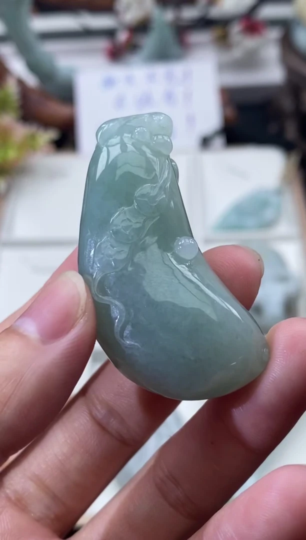翡翠未镶嵌颈饰天然缅甸A货翡翠