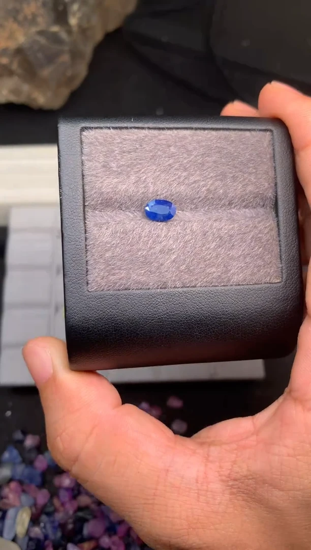未镶嵌未镶嵌定制蓝宝石W****w1.16克拉蓝宝石