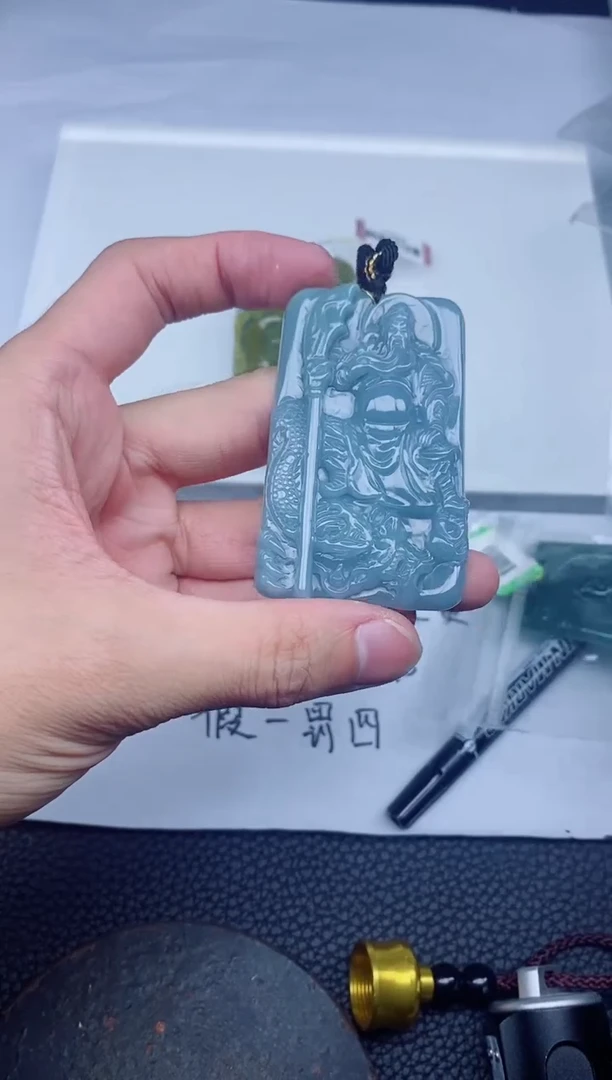 翡翠未镶嵌颈饰