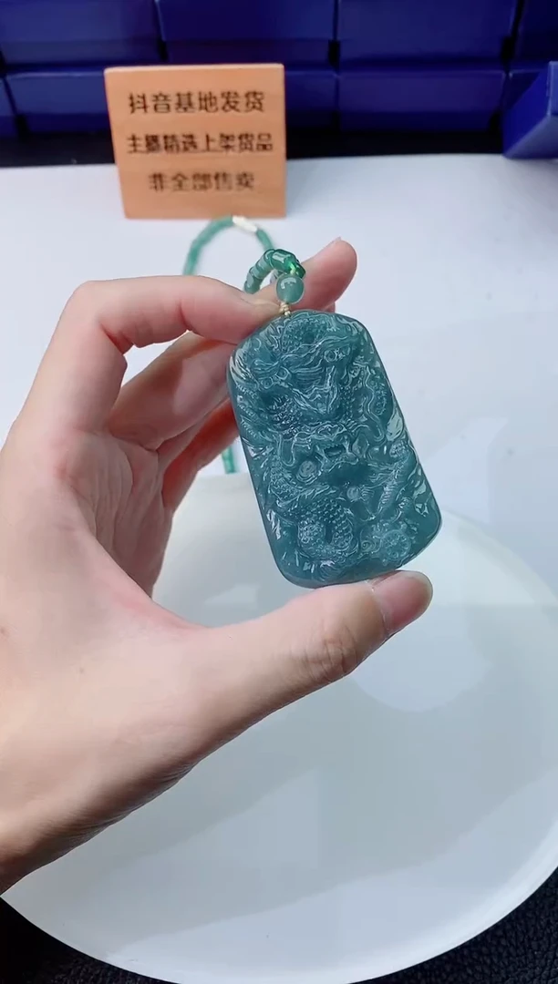 翡翠未镶嵌颈饰1