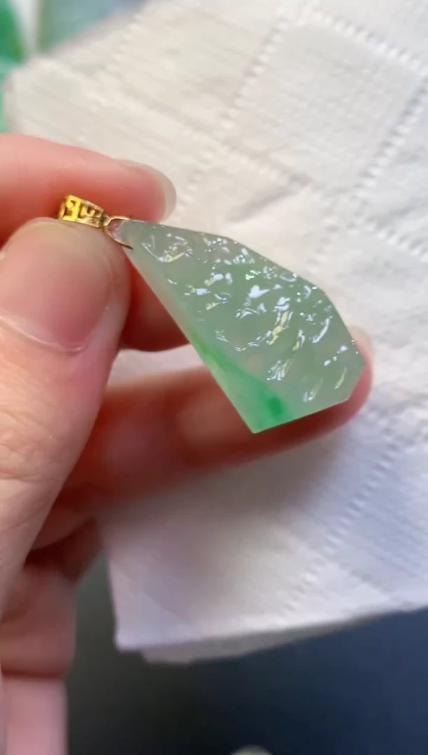 颈饰未镶嵌翡翠