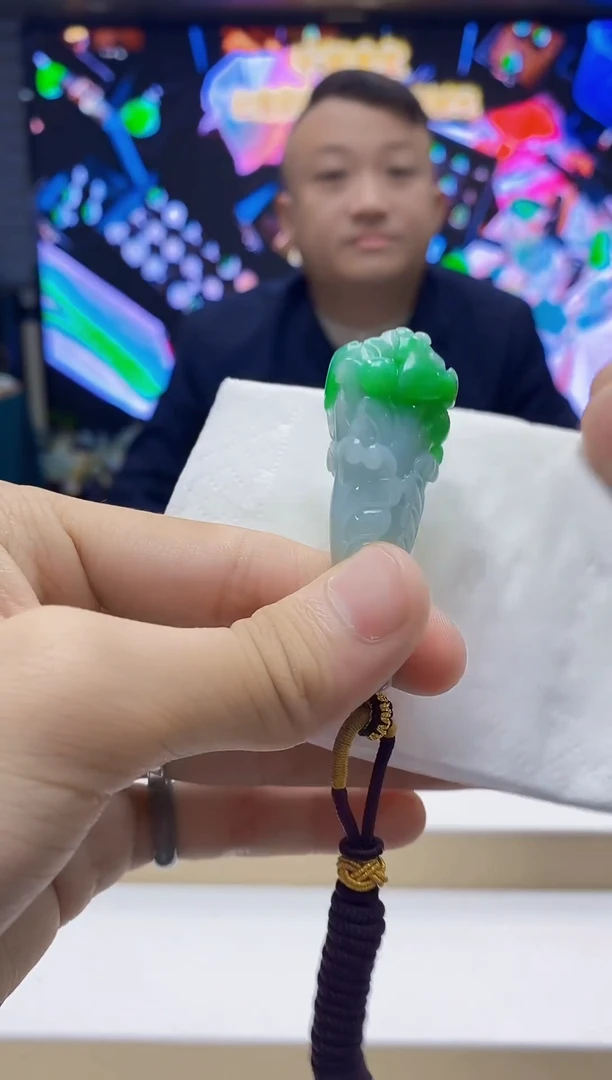未镶嵌定制翡翠-毛货挂件4