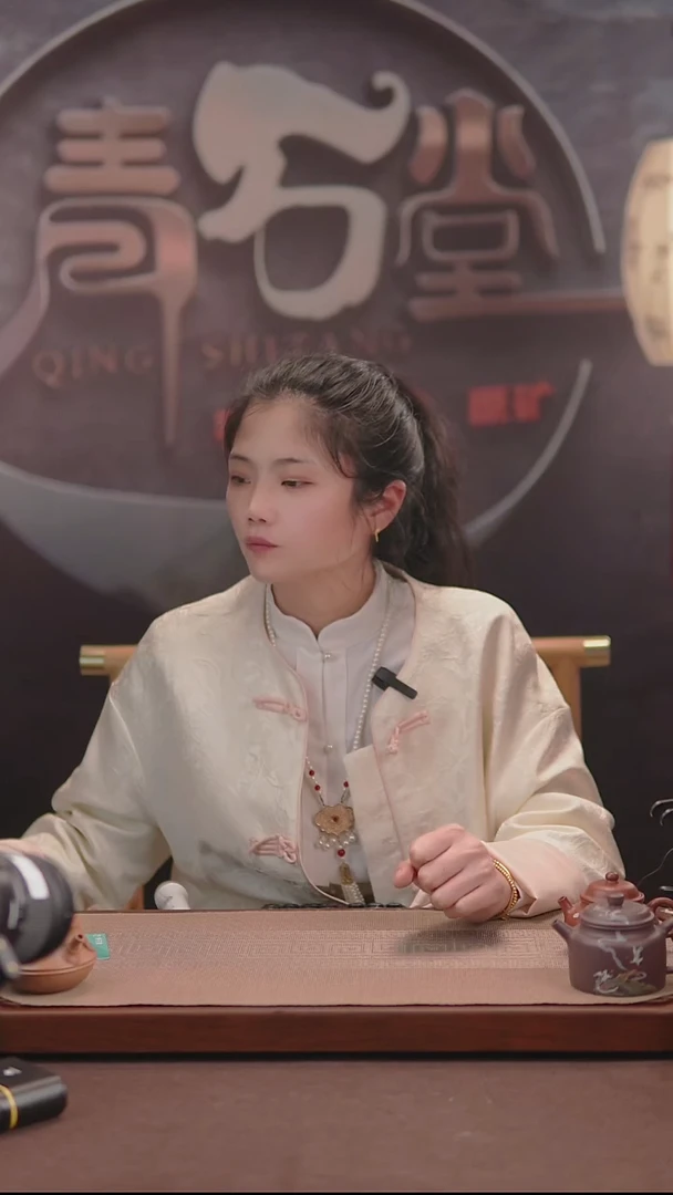 原矿红清水泥金鱼手串1