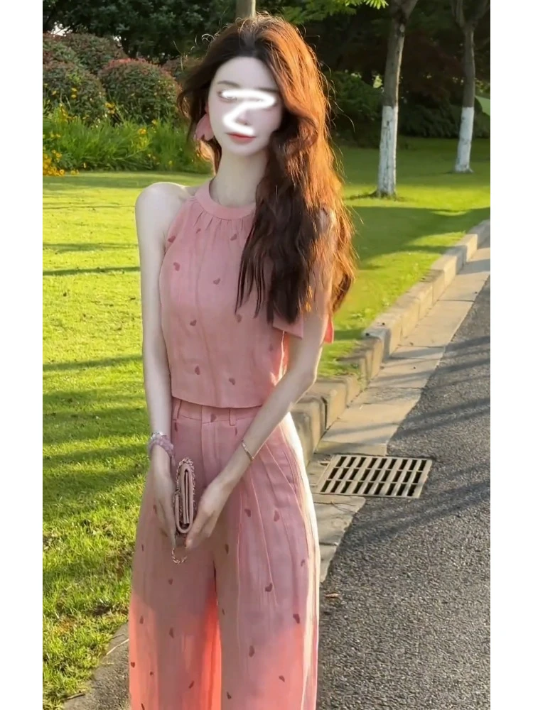 2025超火夏季穿搭一整套女装减龄洋气时尚粉色挂脖上衣阔腿裤套装