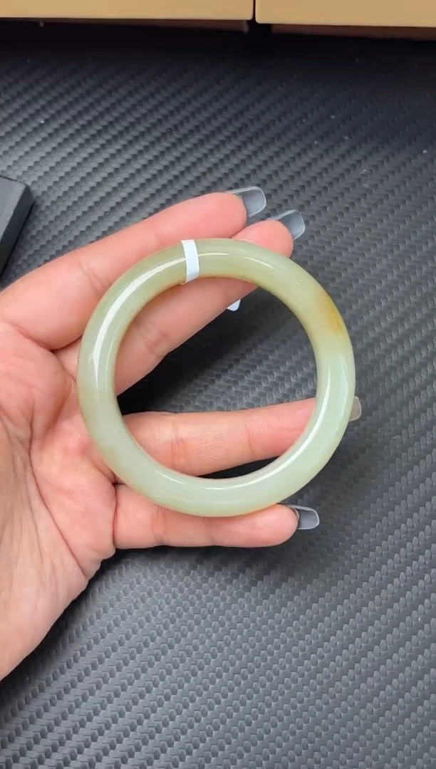 未镶嵌手镯和田玉若羌微色差51L