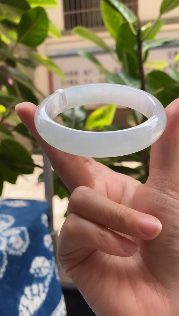 翡翠手镯（贵妃镯）未镶嵌56贵妃