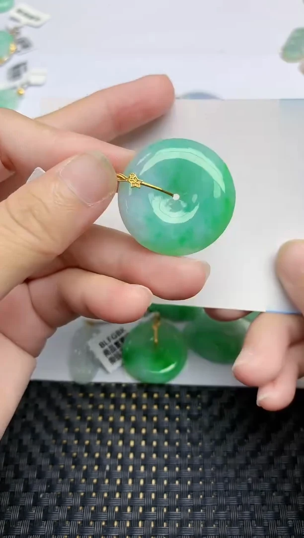 翡翠18K金镶嵌颈饰天然翡翠A货