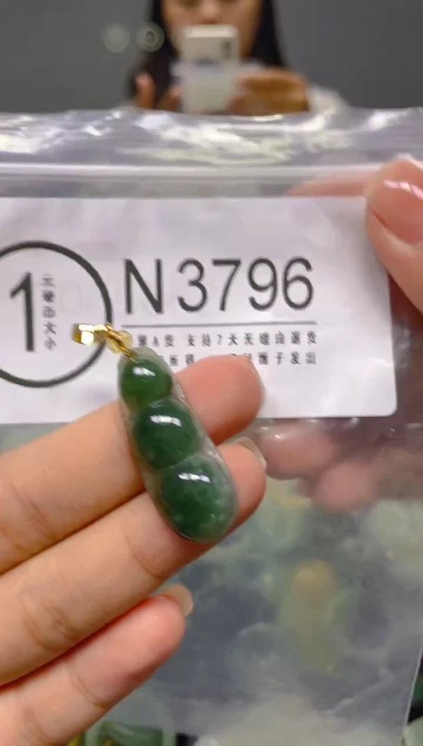 颈饰未镶嵌翡翠/ N /翡翠A货，一件也是批发价