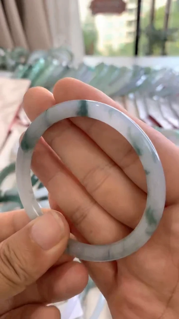 未镶嵌手镯翡翠细圆条飘花53.7