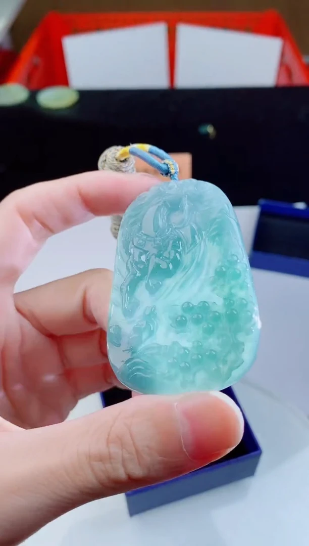颈饰未镶嵌翡翠    `